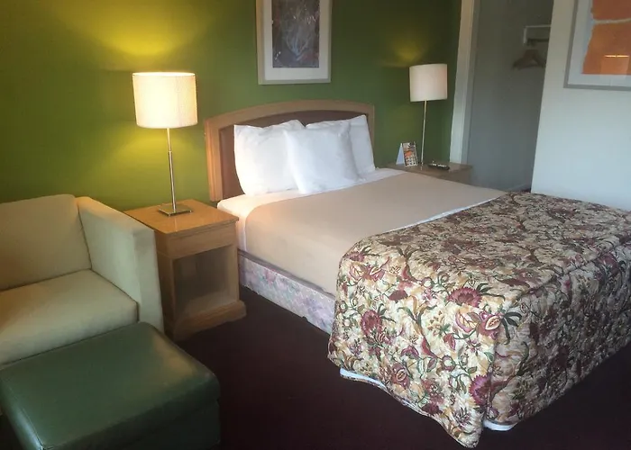 Alamo Motel 2*